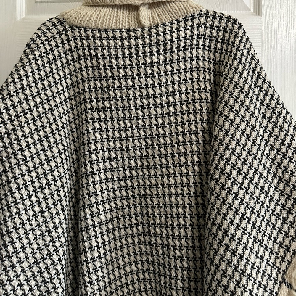 Cream & Black Wool And Alpaca(?) Poncho One size - Picture 4 of 5